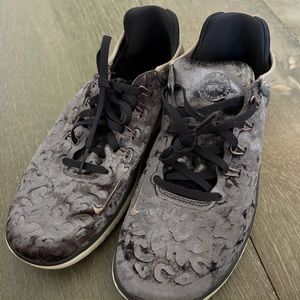 Nike Leopard velvet tennis shoes size 9.5